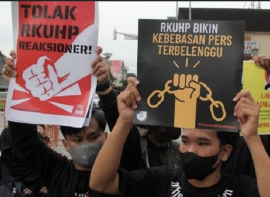 Condenamos las nuevas leyes represivas en Indonesia: el dictador Suharto sigue vivo.