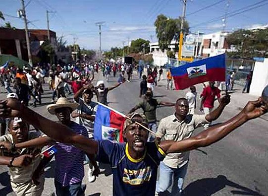 Con el Pueblo de Haití en su lucha por su independencia y soberanía, contra la corrupción y la miseria.