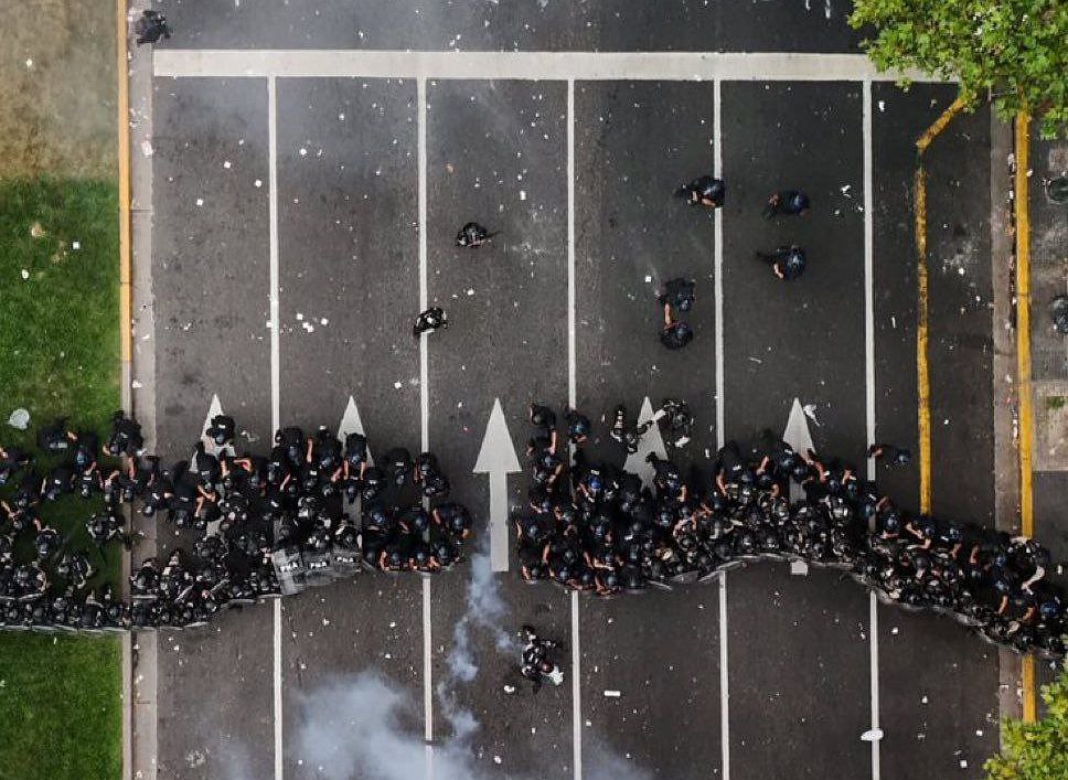 Condenamos la brutal represión ejercida en Argentina contra la protesta de pensionistas